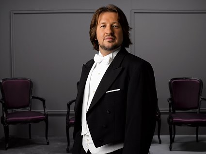 Bild: Lev Vinocour begleitet gemeinsam mit dem Loh-Orchester Sondershausen das Ballett Geliebte Clara 