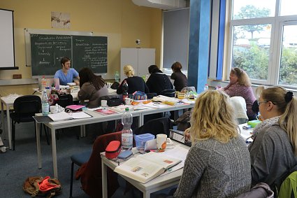 Bild: Die Zeit der kleinen Klassen ist vorbei - die Pflegebranche sucht best&auml;ndig nach frischen Kr&auml;ften