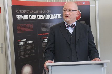 Bild: Michael Geiken er&ouml;ffnete die Ausstellung