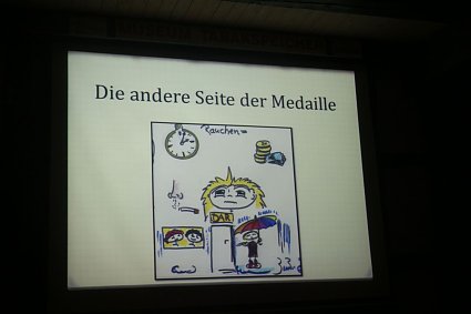 Bild: Die Comic f&uuml;r den letzten Vortrag des Abends zeichnete Claudia Hagenfeld selbst