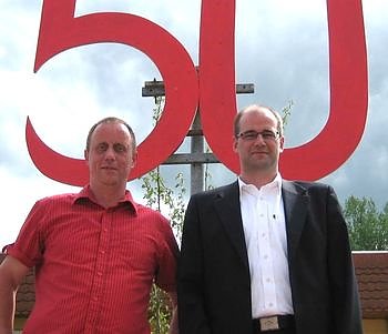 Bild: Schulleiter und B&uuml;rgermeister