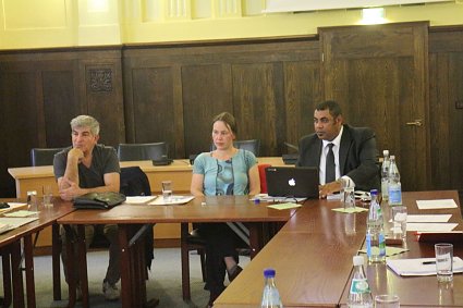 Bild: Ellen K&ouml;nneker vom Fl&uuml;chtlingsrat Th&uuml;ringen berichtete &uuml;ber aktuelle Entwicklungen in der Fl&uuml;chtlingspolitik
