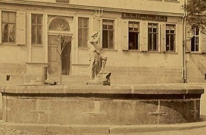 Bild: Der "alte" Neptun wie er auf dem K&ouml;nigshof zu sehen war - Kopie in Sandstein