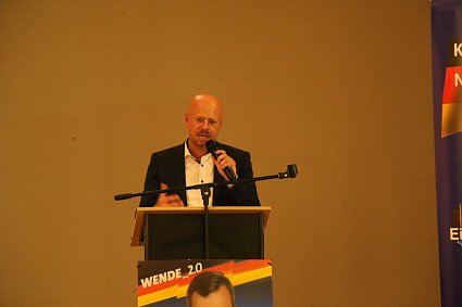 Bild: Der zweite Mann im "Fl&uuml;gerl" Andreas Kalbitz