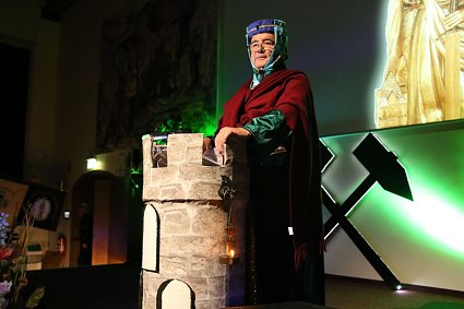 Bild: Eine Lobrede gab es von der Heiligen Barbara h&ouml;chstpers&ouml;nlich