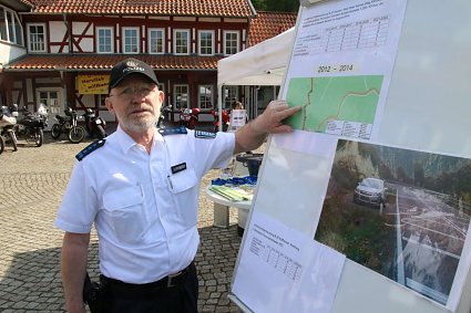 Bild: Polizeihauptmeister Michael Auffenberg suchte das Gespr&auml;ch mit den Fahrern