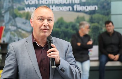Bild: Dirk Schimm agiert als Schirmherr des Turniers