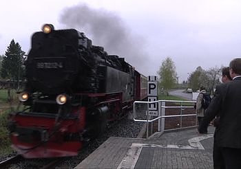 Bild: Einfahrt des Dampflokzuges