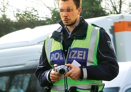 Bild: Die Polizei filmt zur&uuml;ck