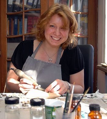 Bild: Frau Lincke bei der Arbeit