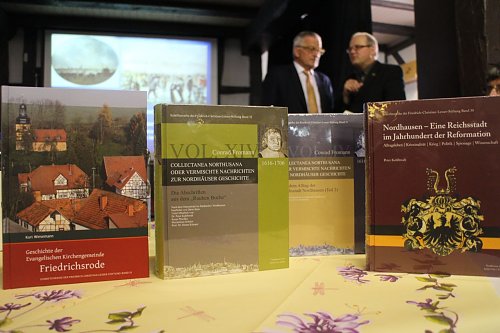 Zwei Monographien und zwei Quellensammlungen bereichern jetzt die Geschichte der Region (Foto: Angelo Glashagel)