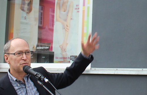 Hermann Bacharachs Nachkomme, Paul Growald, haben die Stolpersteine dazu inspiriert eine &auml;hnliche Gedenkkultur auch in seiner Heimat den USA zu erm&ouml;glichen (Foto: Angelo Glashagel)