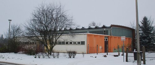 Eine Turnhalle, die zum Tatort wurde. Hier in Osterhausen wurde die gleichnamige Kampfkunstschule bestohlen. (Foto: Jochen Miche)