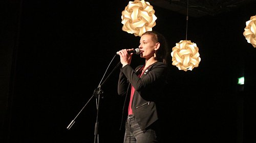 Zweiter Dichterwettstreit im Clubhaus (Foto: Angelo Glashagel)