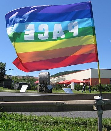 Bild: Demo vor Bundeswehr