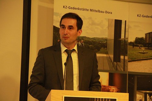 Dr. Stefan H&ouml;rdler er&ouml;ffnete die Ausstellung (Foto: Angelo Glashagel)
