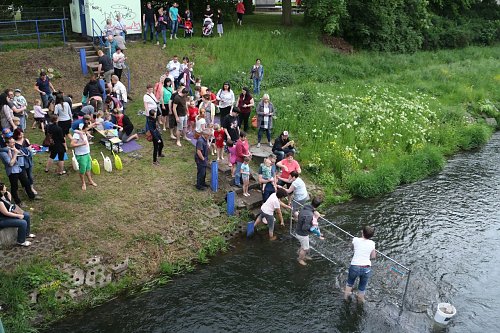 Ab ins Wasser - in der Zorge hie&szlig; es heute wieder "Anwassern" (Foto: Angelo Glashagel)