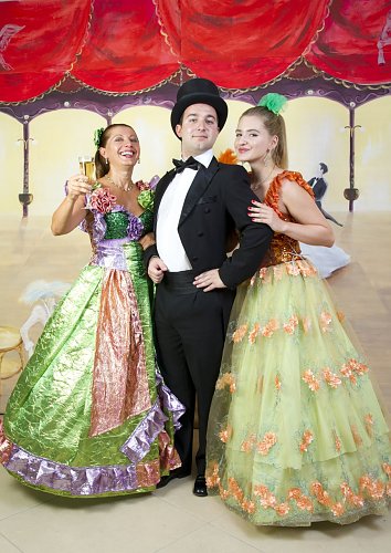 Seit vielen Jahren begeistern die Berliner K&uuml;nstler auf ihren Gastspielen zahlreiche Zuschauer und erobern mit Melodien von Strauss, Mill&ouml;cker,  Zeller und anderen Operettenkomponisten die Herzen der Musikliebhaber (Foto: Primavera Musik-Show)