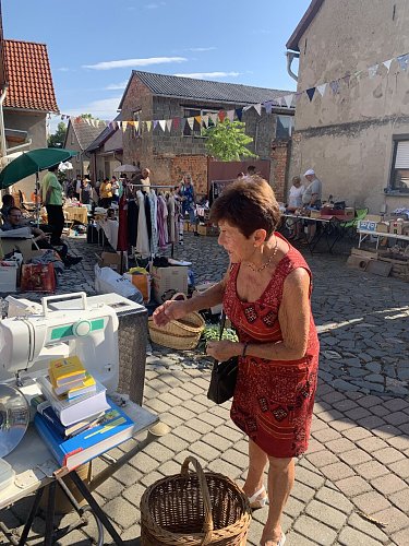 Viel los ist immer in Etzleben zum Dorf-Flohmarkt. (Foto: Veranstalter)