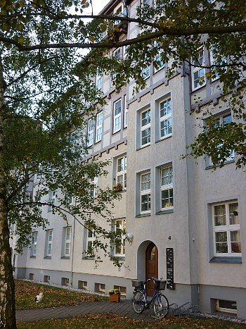Bild:  In diesem st&auml;dtisch verwalteten Wohnhaus in der Hardenbergstra&szlig;e 4 in Nordhausen wurde Hans Ehrhardt am 28.Oktober 1932 geboren; Foto: H.-G. Backhaus
