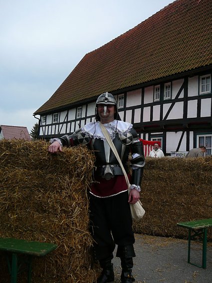 Bild: Ein Geharnischter auf dem Ellricher Museumsfest