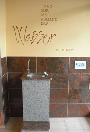 Bild: Jubil&auml;um - Zwei Jahre Trinkbrunnen in der Grundschule Westerengel