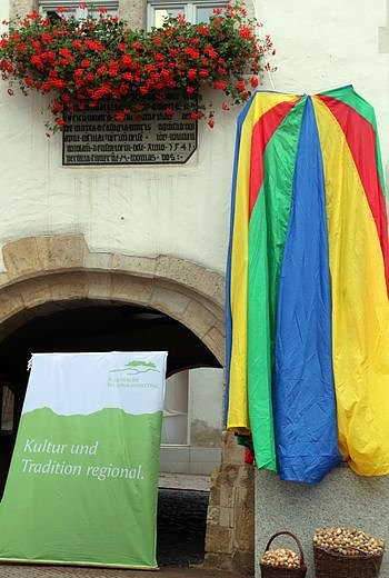 Bild: Noch verh&uuml;llt. Foto: S. Spehr