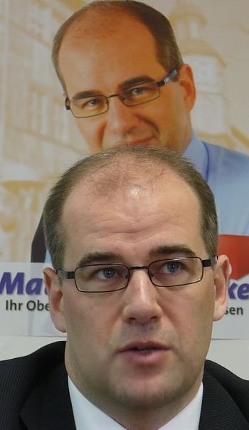 Bild: Auch Plakate sollen geklebt werden...