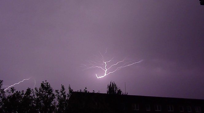Gewitter Sondershausen (Foto: Karl-Heinz Herrmann) Gewitter Sondershausen (Foto: Karl-Heinz Herrmann)
