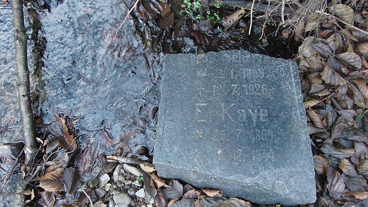 Grabstein gefunden (Foto: B. Schwarzberg)
