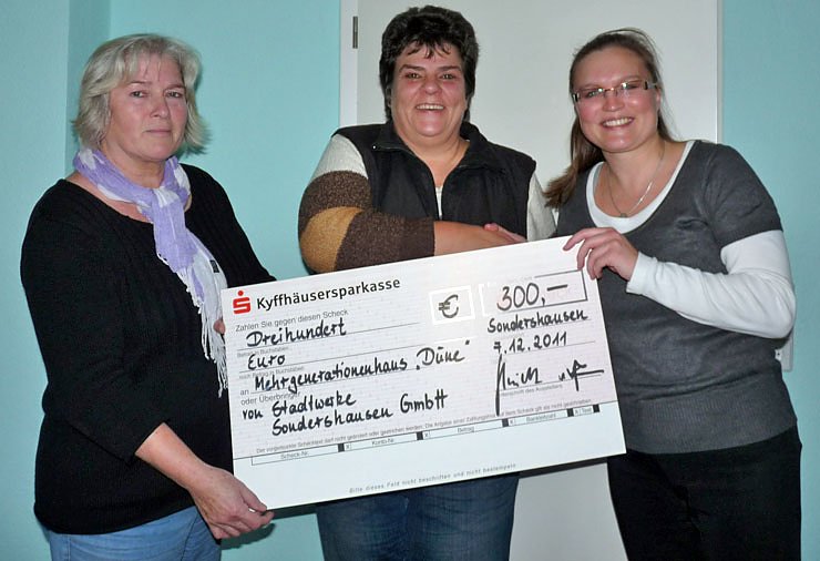 Unterst&uuml;tzung vor dem Fest (Foto: Karl-Heinz Herrmann)