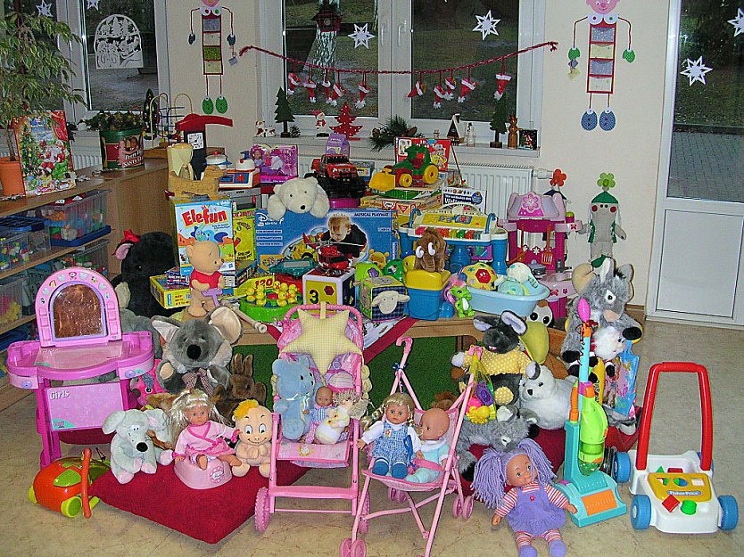 Spielzeugspende &uuml;bergeben (Foto: privat)