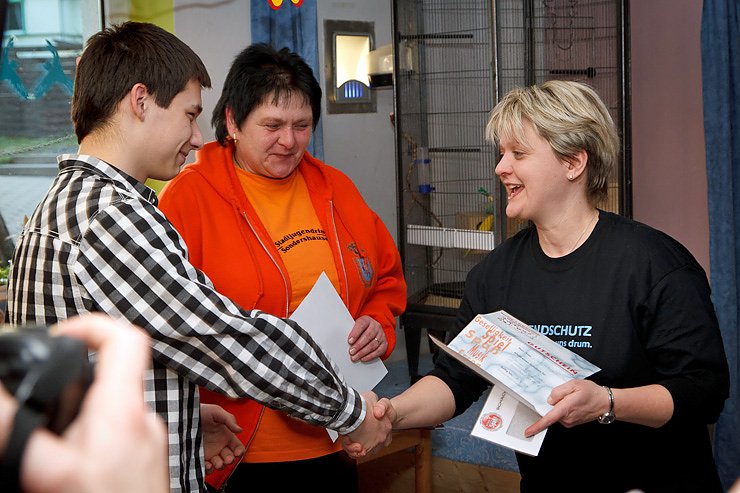 Preis übergeben (Foto: Sven Wuttig) Preis übergeben (Foto: Sven Wuttig)