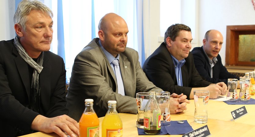 Pr&auml;sidium mit Trainer (Foto: nnz)