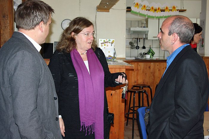 Im Jugendhaus Greu&szlig;en diskutiert (Foto: Karl-Heinz Herrmann)