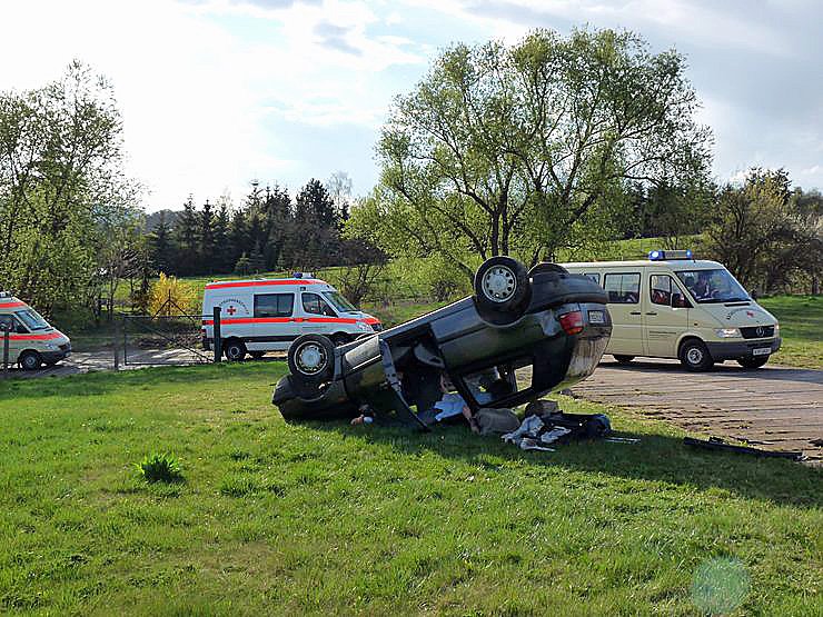 Mit Blaulicht durch Berka (Foto: Karl-Heinz Herrmann)