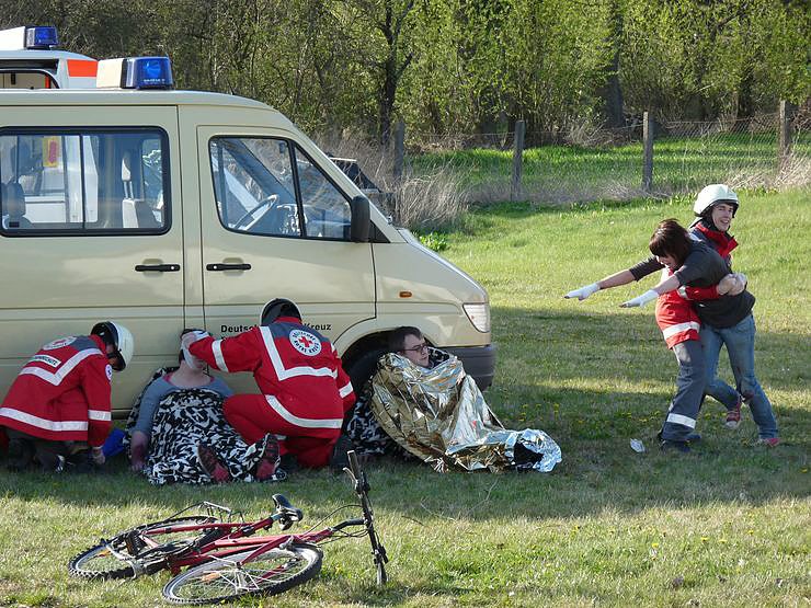Mit Blaulicht durch Berka (Foto: Karl-Heinz Herrmann)