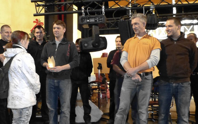 Licht &uuml;bergeben (Foto: B. Susemihl)