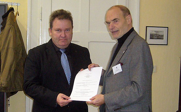F&ouml;rdervertrag &uuml;bergeben (Foto: Stadt Ebeleben)