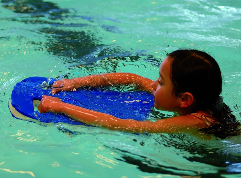 Schwimmen bei der DLRG (Foto: Arvid Rose) Schwimmen bei der DLRG (Foto: Arvid Rose)