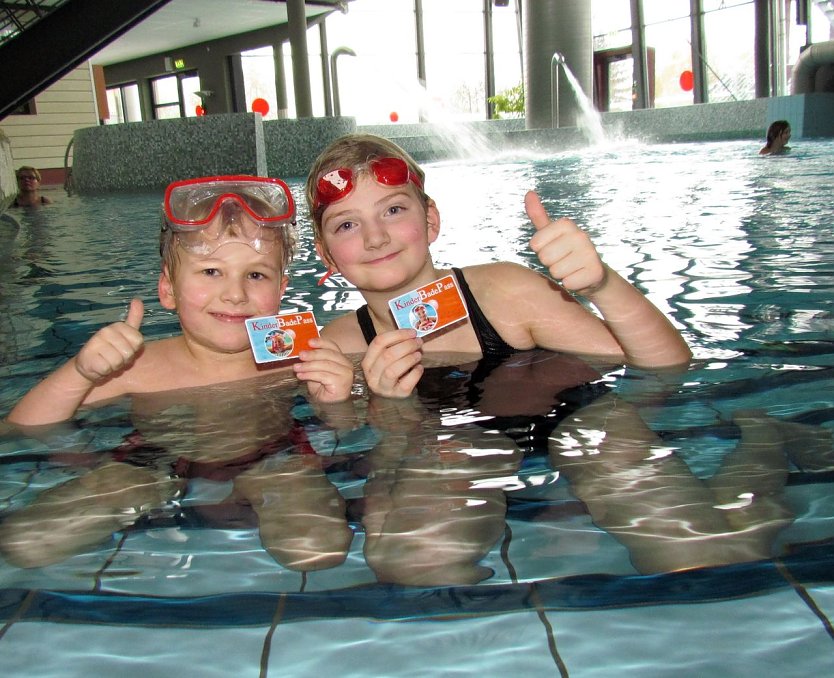 Daumen hoch für den KInderBadePass (Foto: Badehaus) Daumen hoch für den KInderBadePass (Foto: Badehaus)