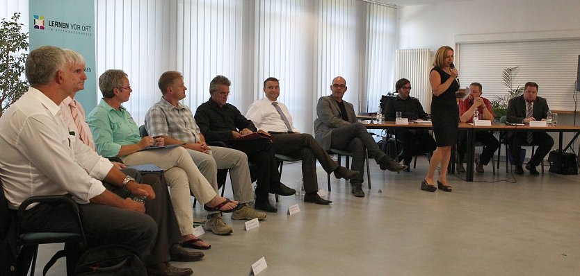 Die Diskussion wird er&ouml;ffnet (Foto: nnz)
