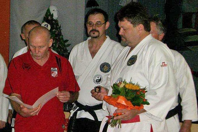 Leistungen gew&uuml;rdigt (Foto: Kampfkunstschule Artern)