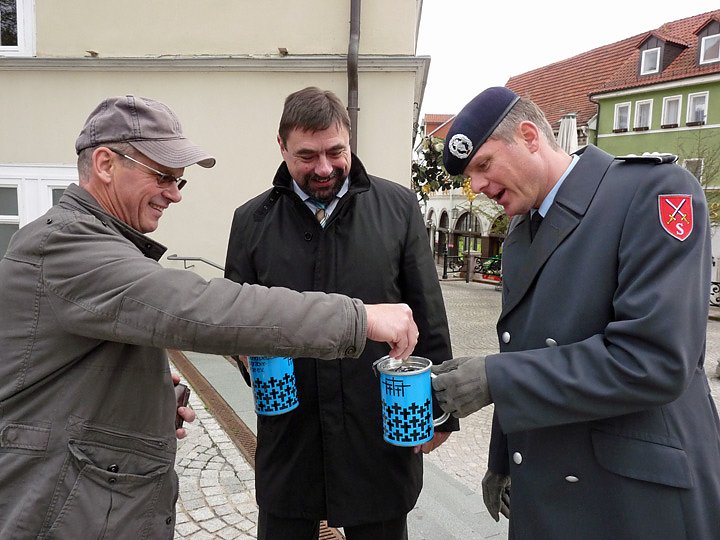 Mit Sammlung begonnen (Foto: Karl-Heinz Herrmann)