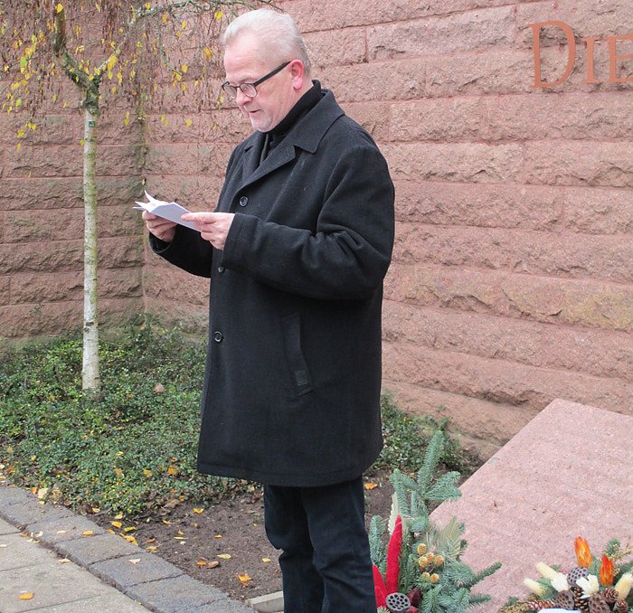 Der Toten gedacht (Foto: Ina R&ouml;mer)