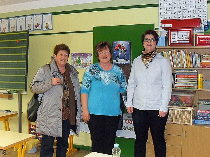 Neue K&uuml;che &uuml;bergeben (Foto: Juliane Wille)