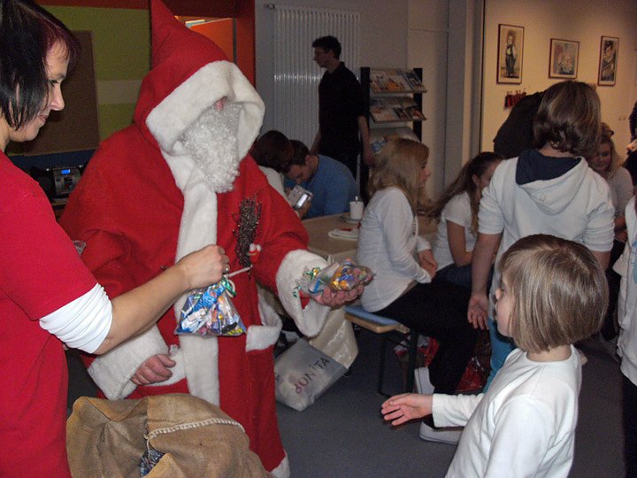 Gro&szlig;e Weihnachtsfeier im Arterner Freizeitzentrum (Foto: Freizeitzentrum Artern)