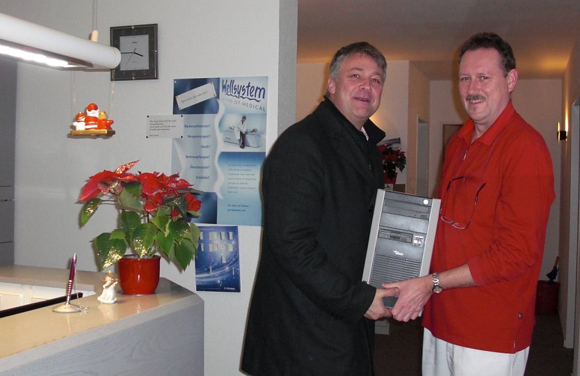 Technik &uuml;bergeben (Foto: A. Tischer)