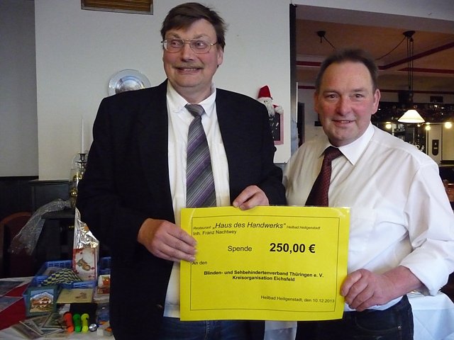 Spenden&uuml;bergabe (Foto: Silke Senge)