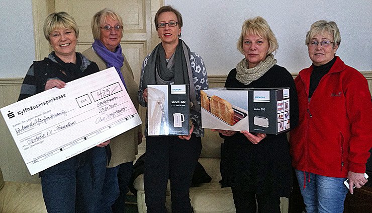 Spendenübergabe an Frauenhaus (Foto: Soroptimist Club) Spendenübergabe an Frauenhaus (Foto: Soroptimist Club)